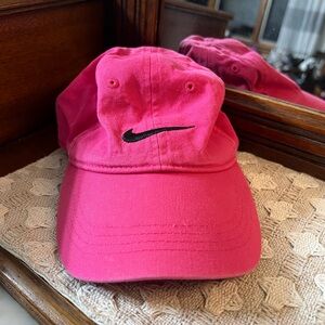 NIKE Classic Embroidered‎ Logo Baseball Cap Hat Pink and Black Child Size EUC